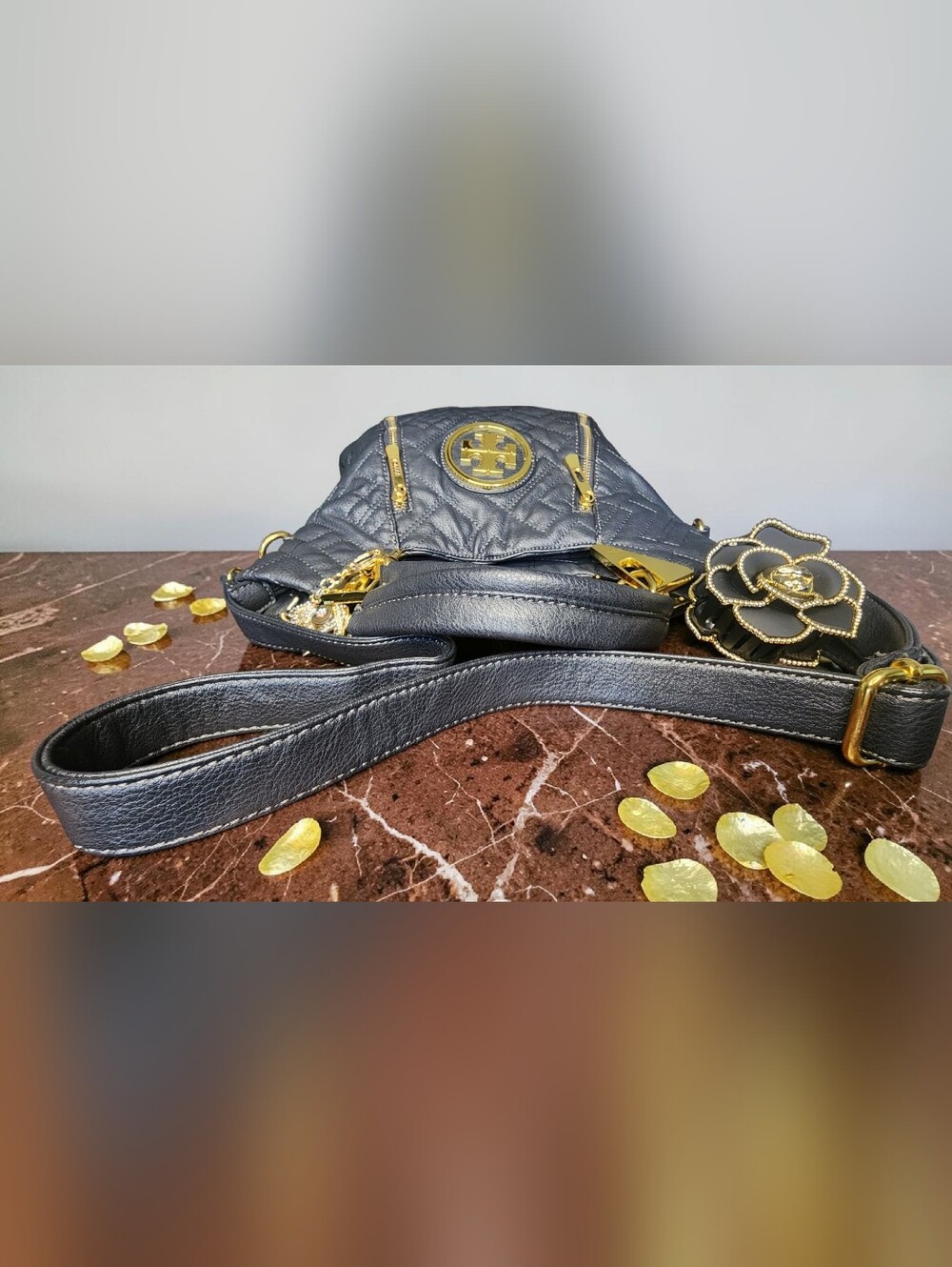 Tory Burch Marion Quilted Hobo/Tote Bag In Black & Gold Hardware - Picture 6 of 15